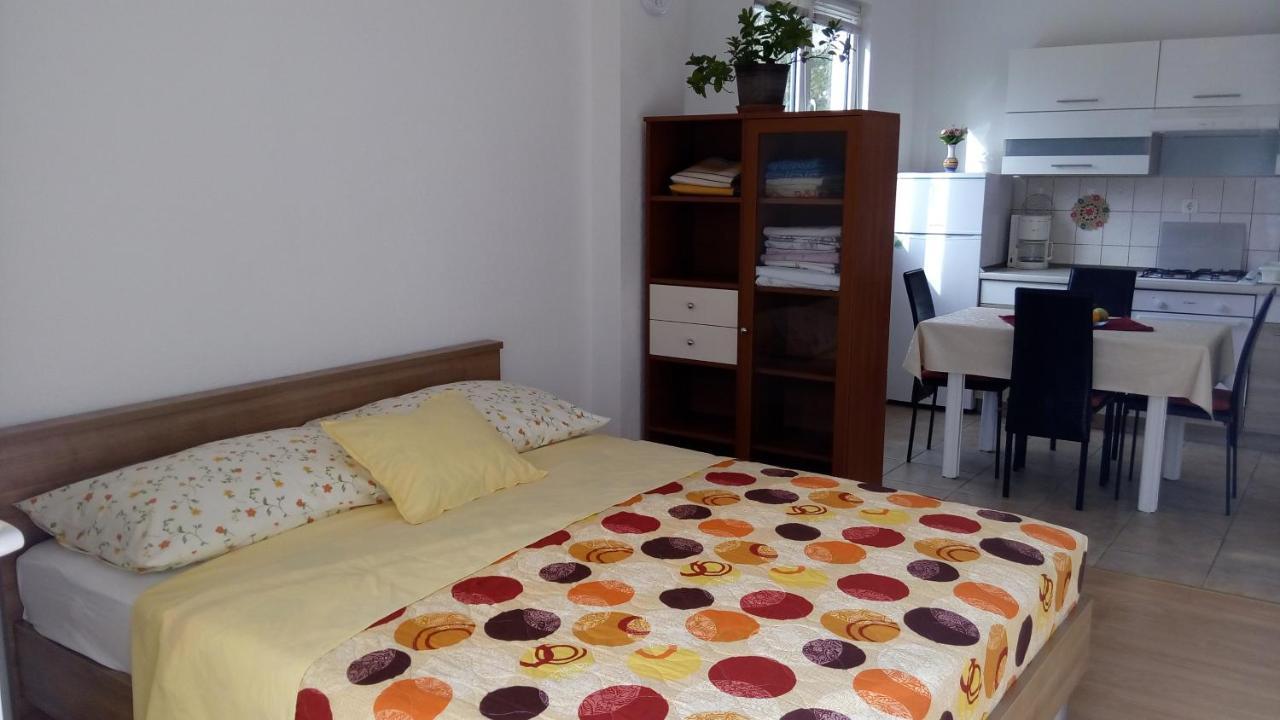 Apartments Tinka Grebastica Exterior photo